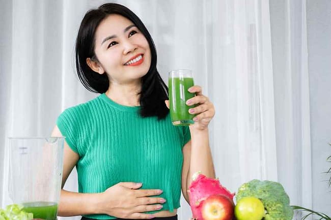 detox with a glass of cucumber juice 