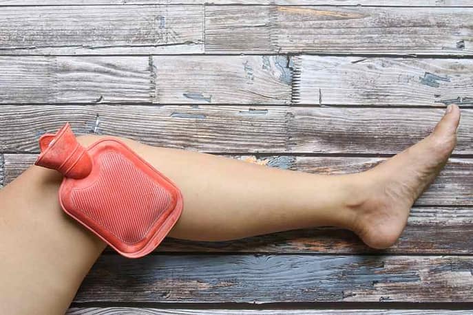 home remedeis for muscle cramps using Hot and cold compresses